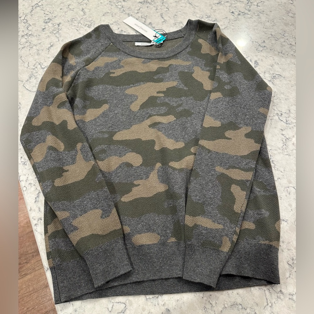 Stitches and Stripes Camo Sweater Size Small